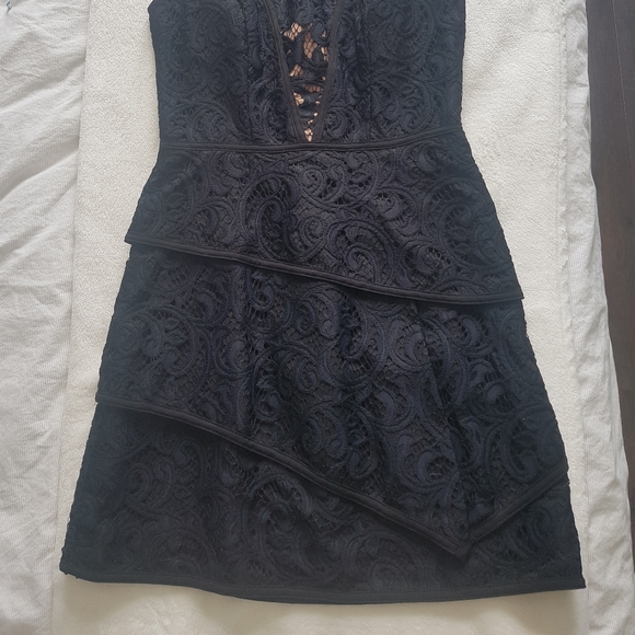 BCBG
'Hannah' Tiered Lace Fit & Flare Dress - Picture 5 of 6
